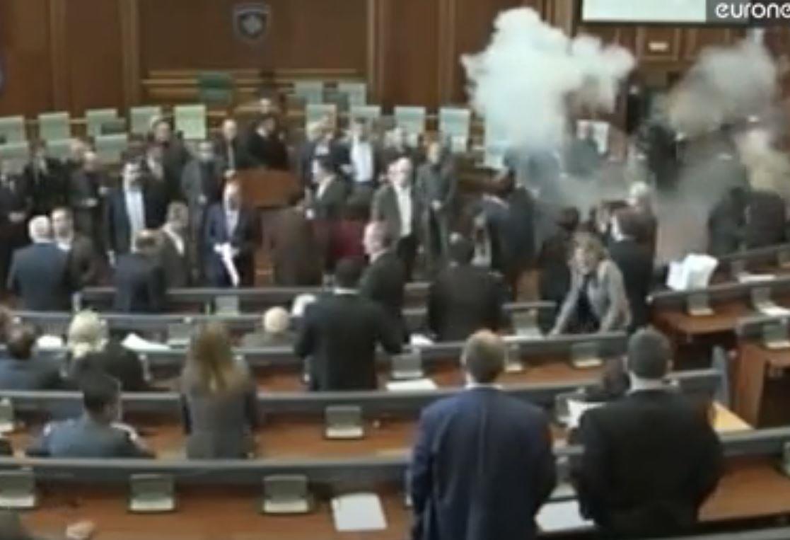 Kurti Suzavac Skupština.jpg