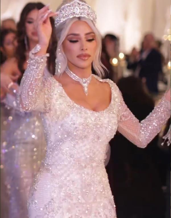 Mlada iz Albanije je kopija Kim Karadašijan