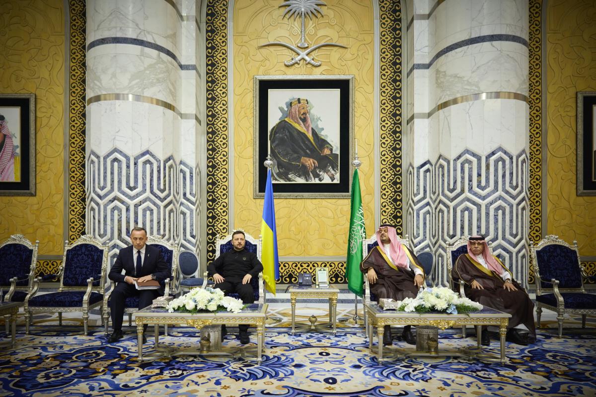 x01 EPA Presidential Press Service Han.jpg