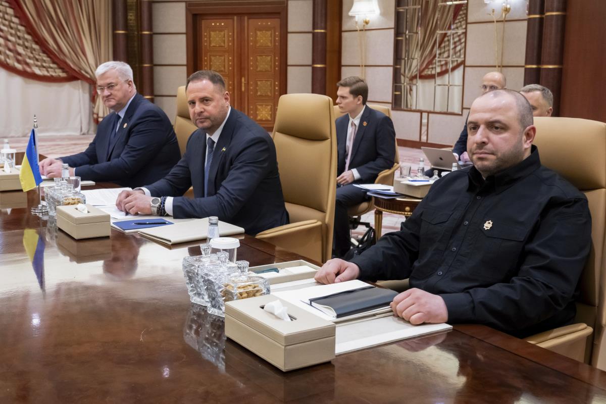 xxx01 AP Saul Loeb.jpg