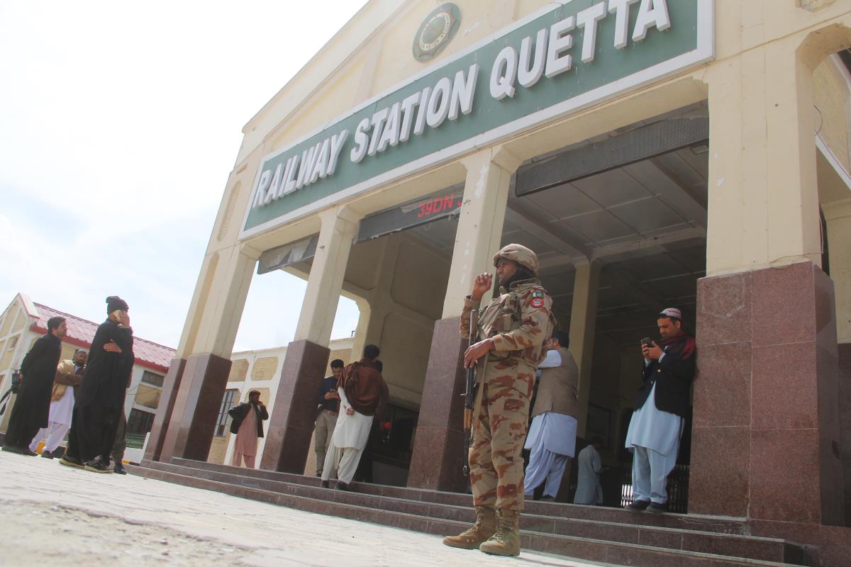 xxx03 EPA Sami Khan.jpg