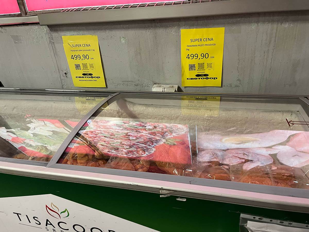 Cene hrane i kućne hemije, friteza na vruć vazduh u ruskom marketu Svetofor