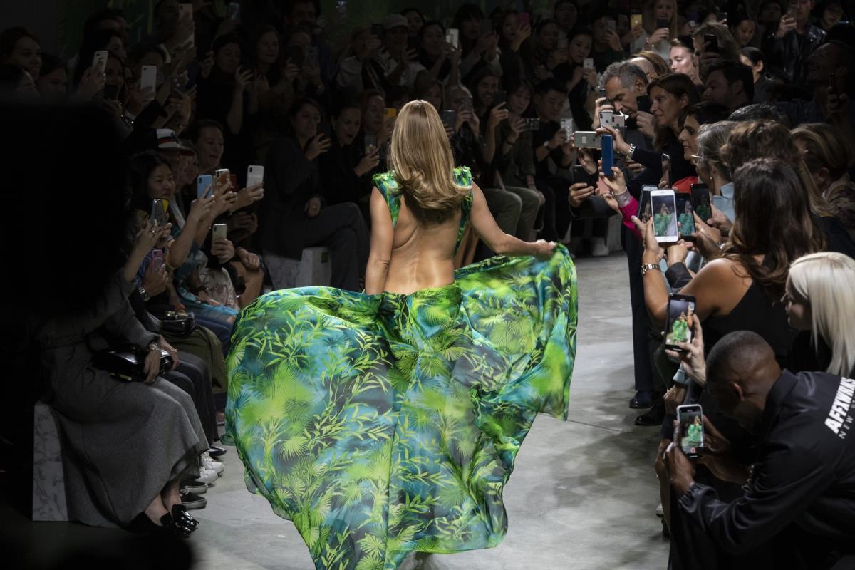 Dženifer Lopez posle 20 godina u ikoničnoj haljini koja je inspirisala Google Image Search profimedia-0472136873.jpg