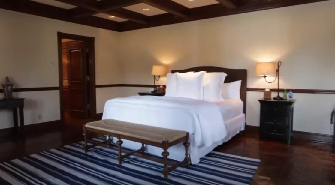 Majkl Džeksonov ranč unutra 3.png