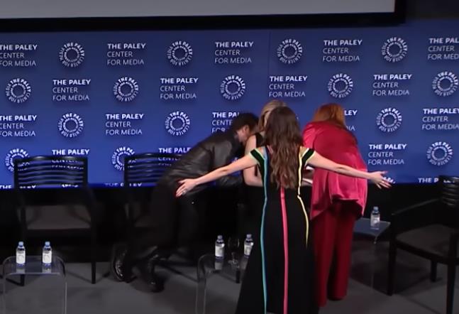 Kejt Hadson imala incident sa haljinom uživo u programu 4.png