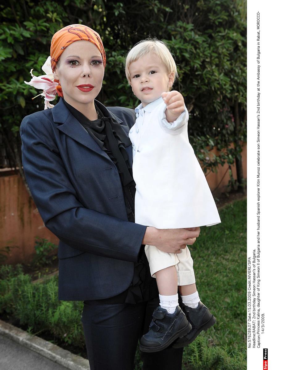 Princeza Kalina drži sina u naručju 2009. godine