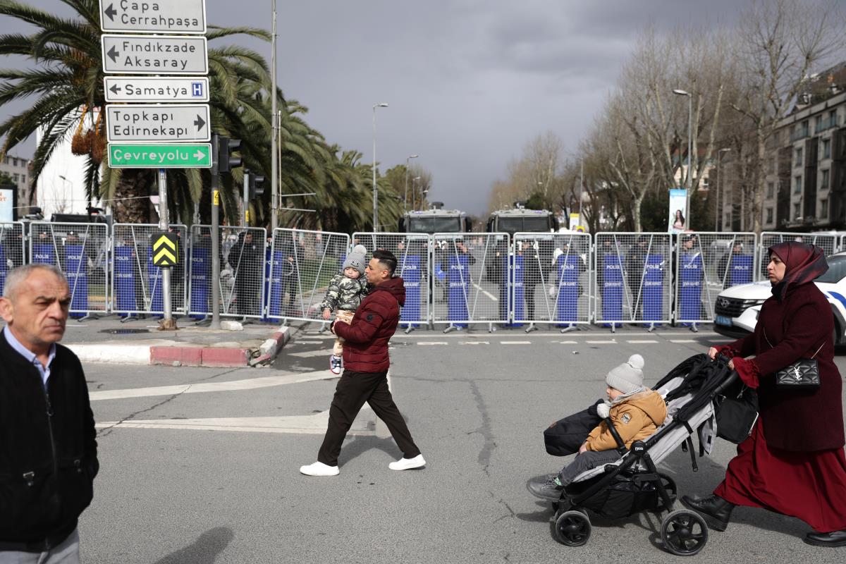 xxx01 EPA Erdem Sahin.jpg