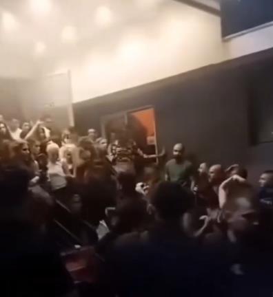 2025-03-19 10_38_16-Novi snimak iz diskoteke smrti u Kočanima _ Kurir — Mozilla Firefox.jpg