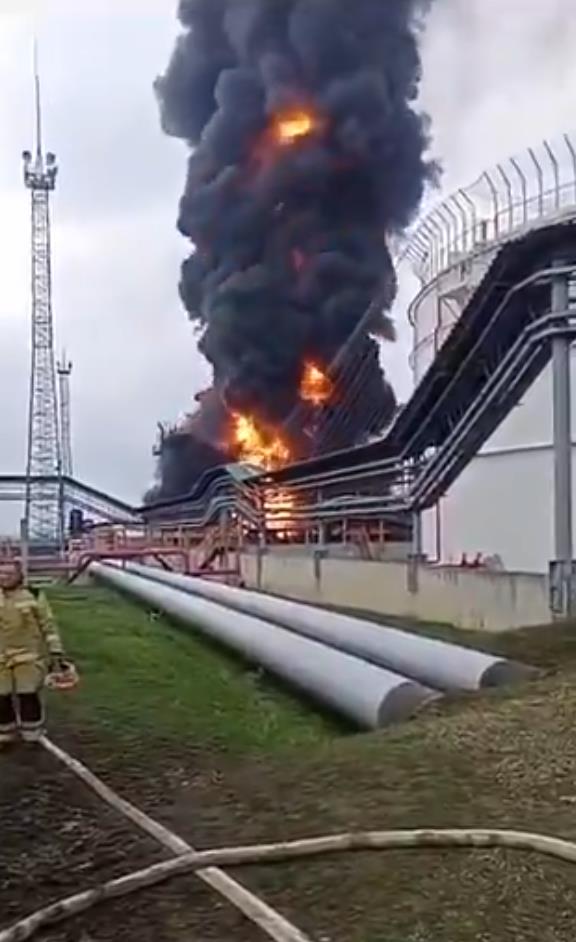 2025-03-21 10_01_48-Velika eksplozija u skladištu nafte u Rusiji, požar pokušalo ugasiti 450 vatroga.png