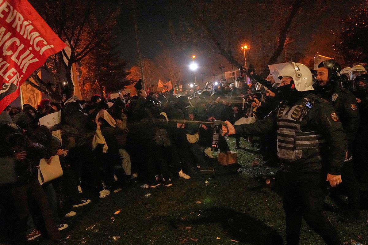 turska05 AP Khalil Hamra.jpg