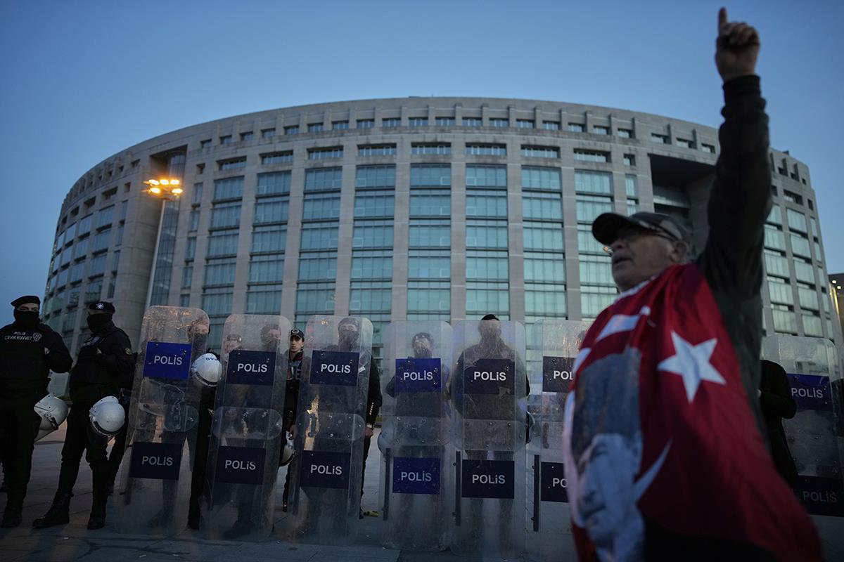 x05 AP Emrah Gurel.jpg