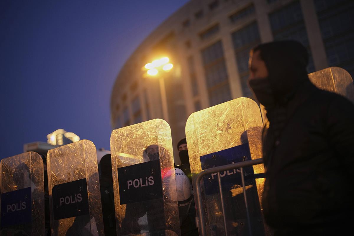 x06 AP Emrah Gurel.jpg
