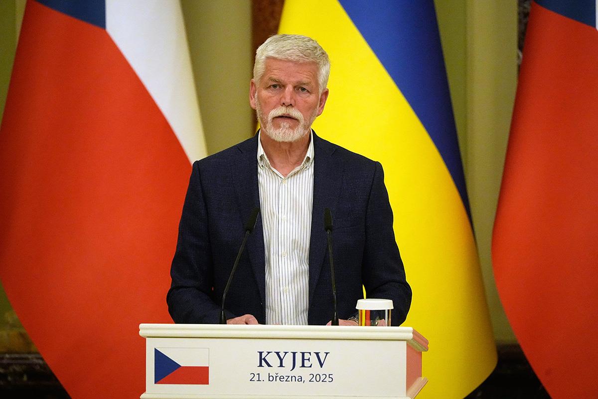 x AP Efrem Lukatsky.jpg