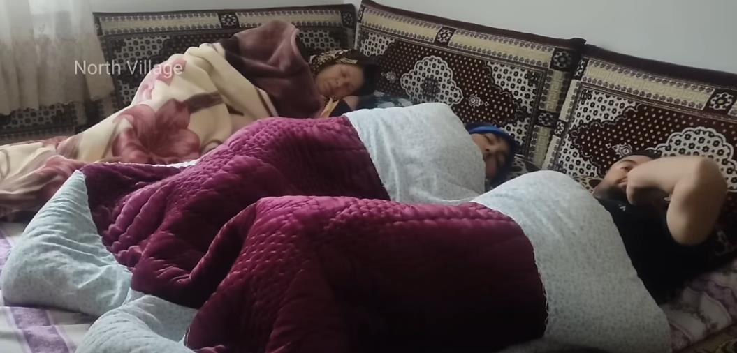 sara spava sa svekrvom i mužem 1.png