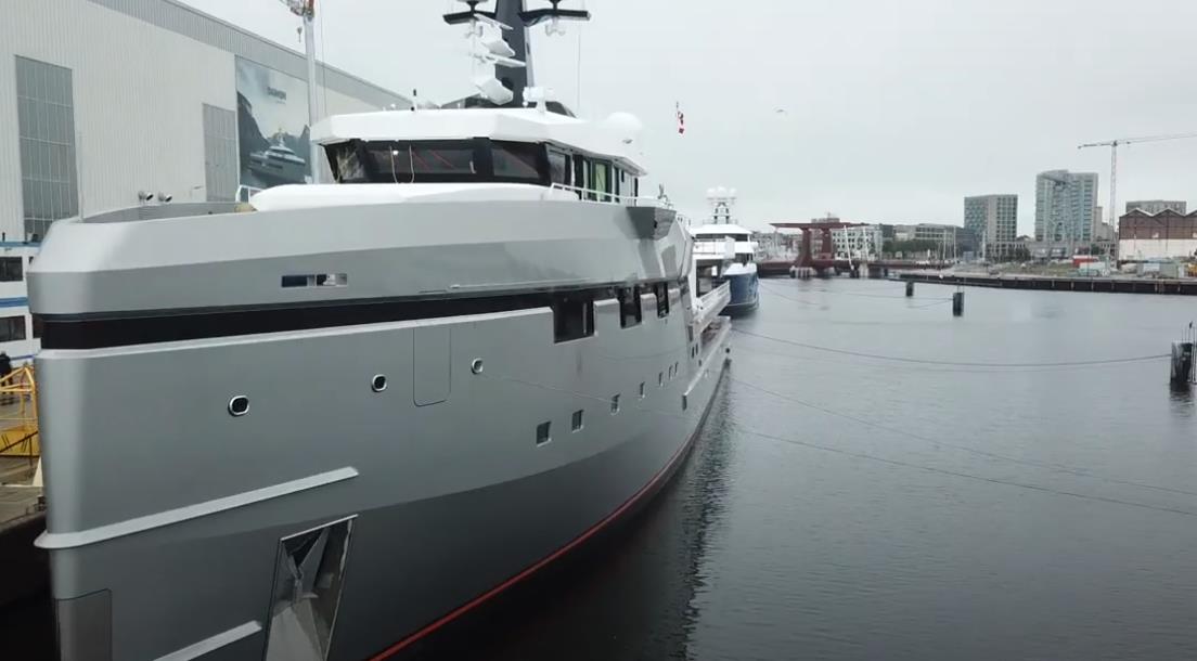 jahta džefa bezosa 1.png