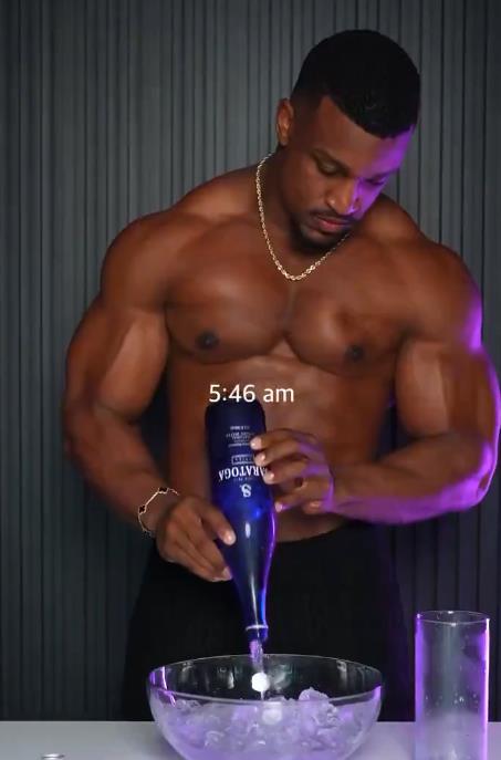 Ešton Hol jutarnja rutina foto X (6).png