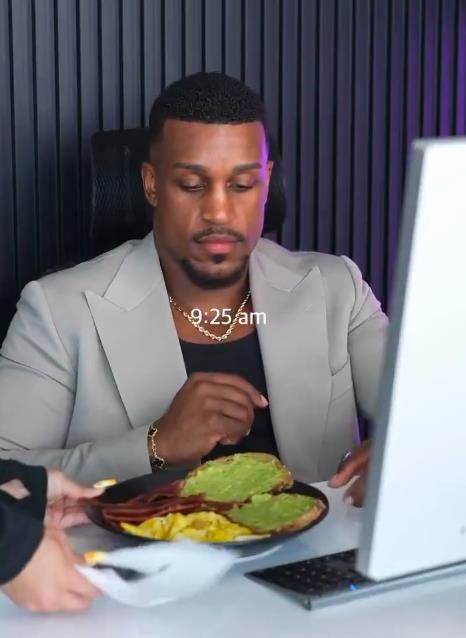 Ešton Hol jutarnja rutina foto X (13).png