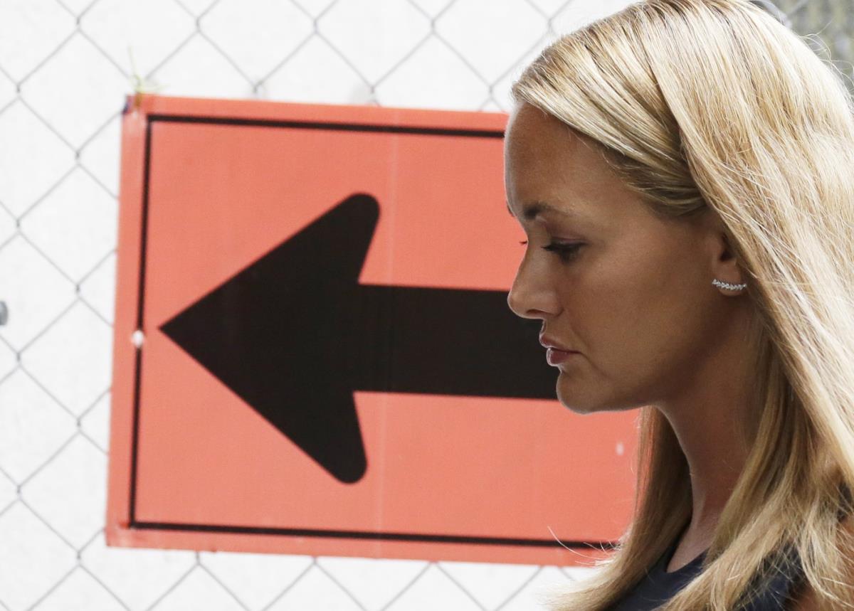 Jedan od najvećih svih vremena se skrasio pored lepe plavuše