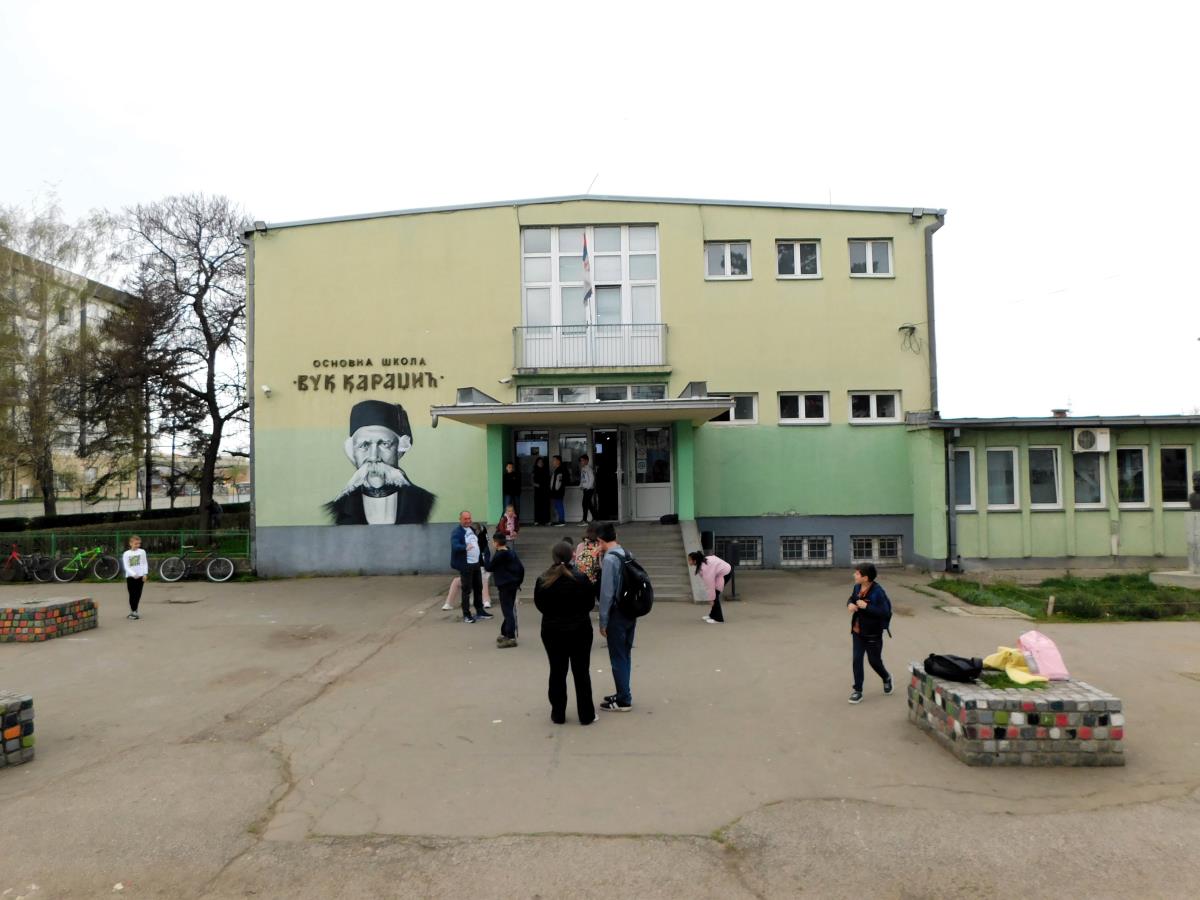 LOZNICA - OŠ Vuk Karadžić.JPG