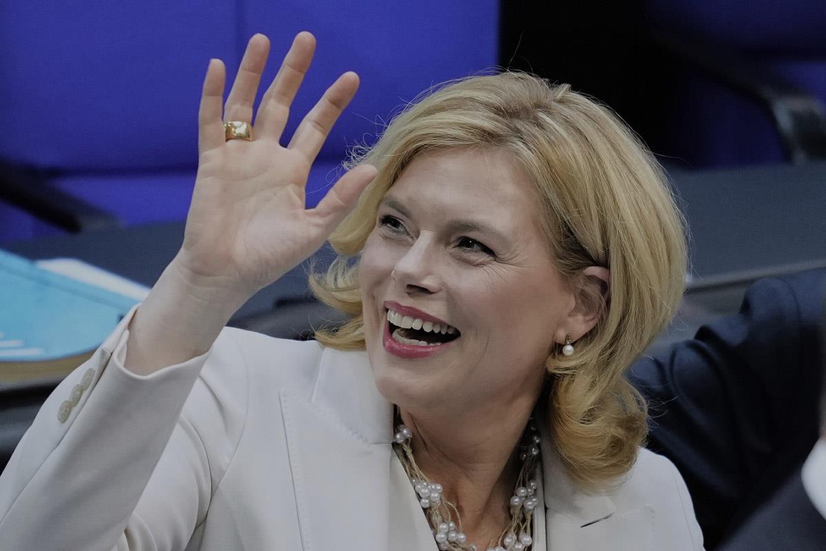 x01 AP Ebrahim Noroozi.jpg