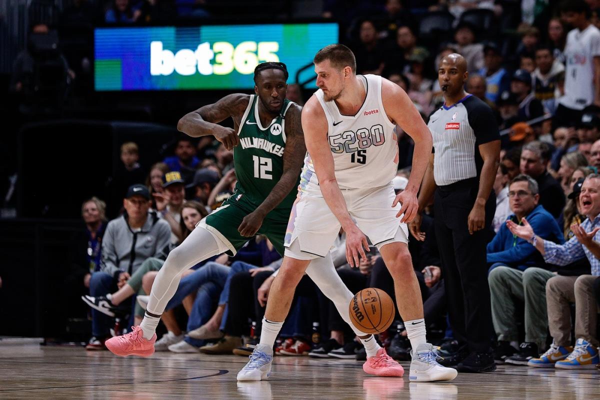 Nikola Jokić na meču Denver - Milvoki