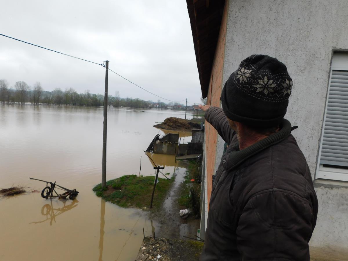 LOZNICA -Jadar stalno pravi probleme.JPG