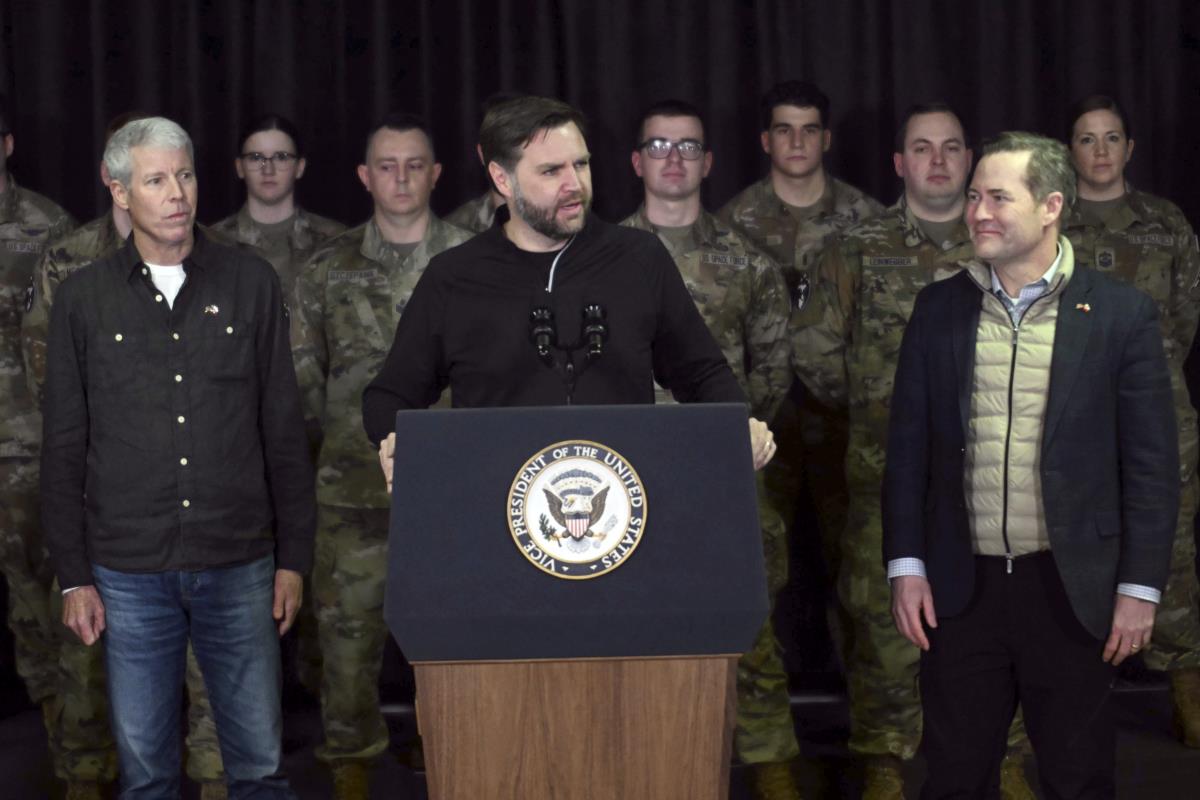 xxx02 AP Jim Watson.jpg