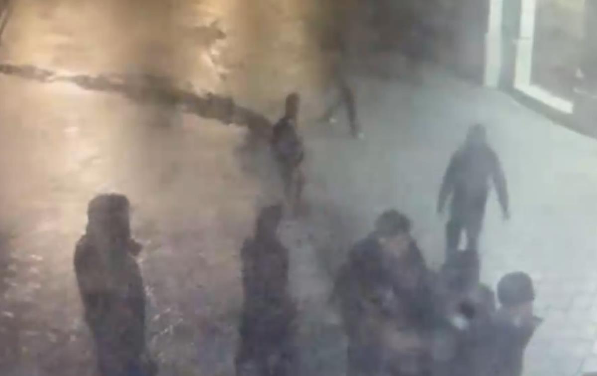 Blokaderi u Novom Sadu bacaju na pod stariju ženu