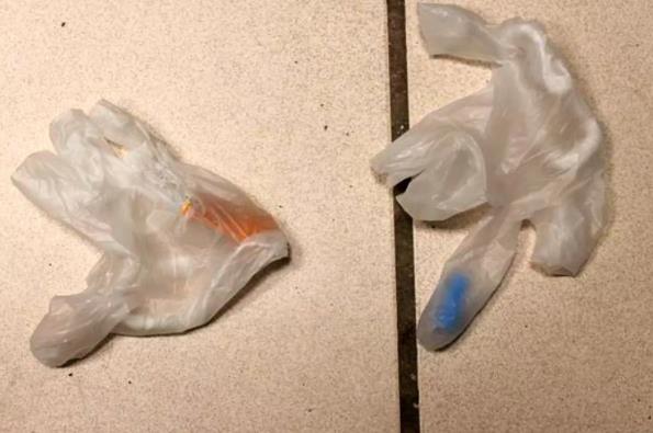 Džozef Ros trovao koleginicu super lepkom 4.png