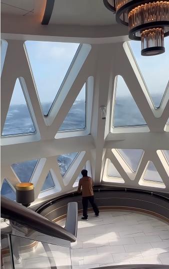 kruzer pri udaru talasa 4.png