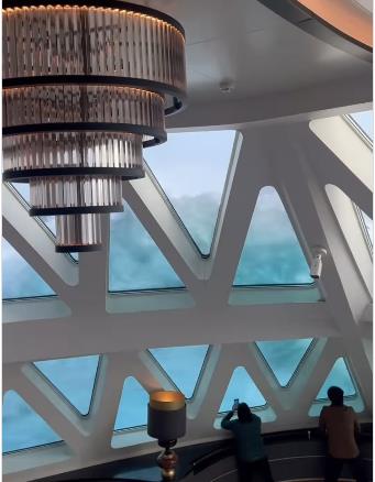 kruzer pri udaru talasa 2.png