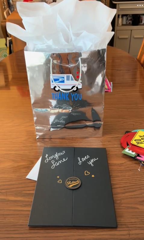 komšiluk iznenadio poštarku pred penziju 8.png