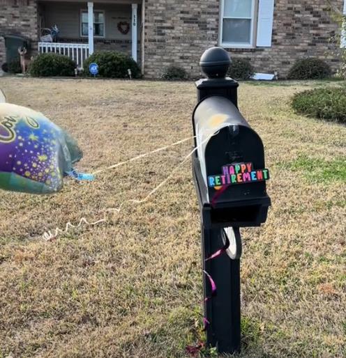 komšiluk iznenadio poštarku pred penziju 6.png