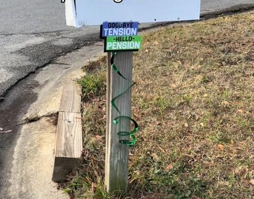 komšiluk iznenadio poštarku pred penziju 3.png