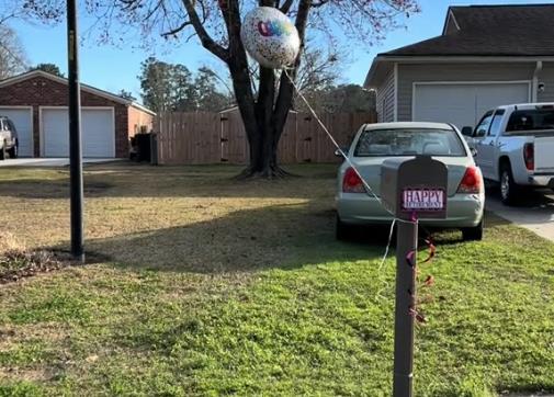 komšiluk iznenadio poštarku pred penziju 2.png