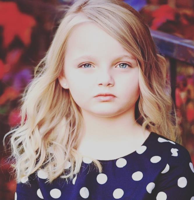 Aira Meri Braun kao devojčica