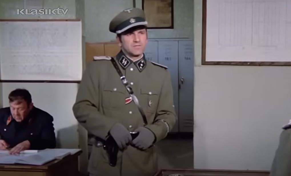 Velimir Bata Živojinović u filmu Valter brani Sarajevo