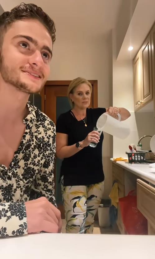 erika buenfil sa sinom.png