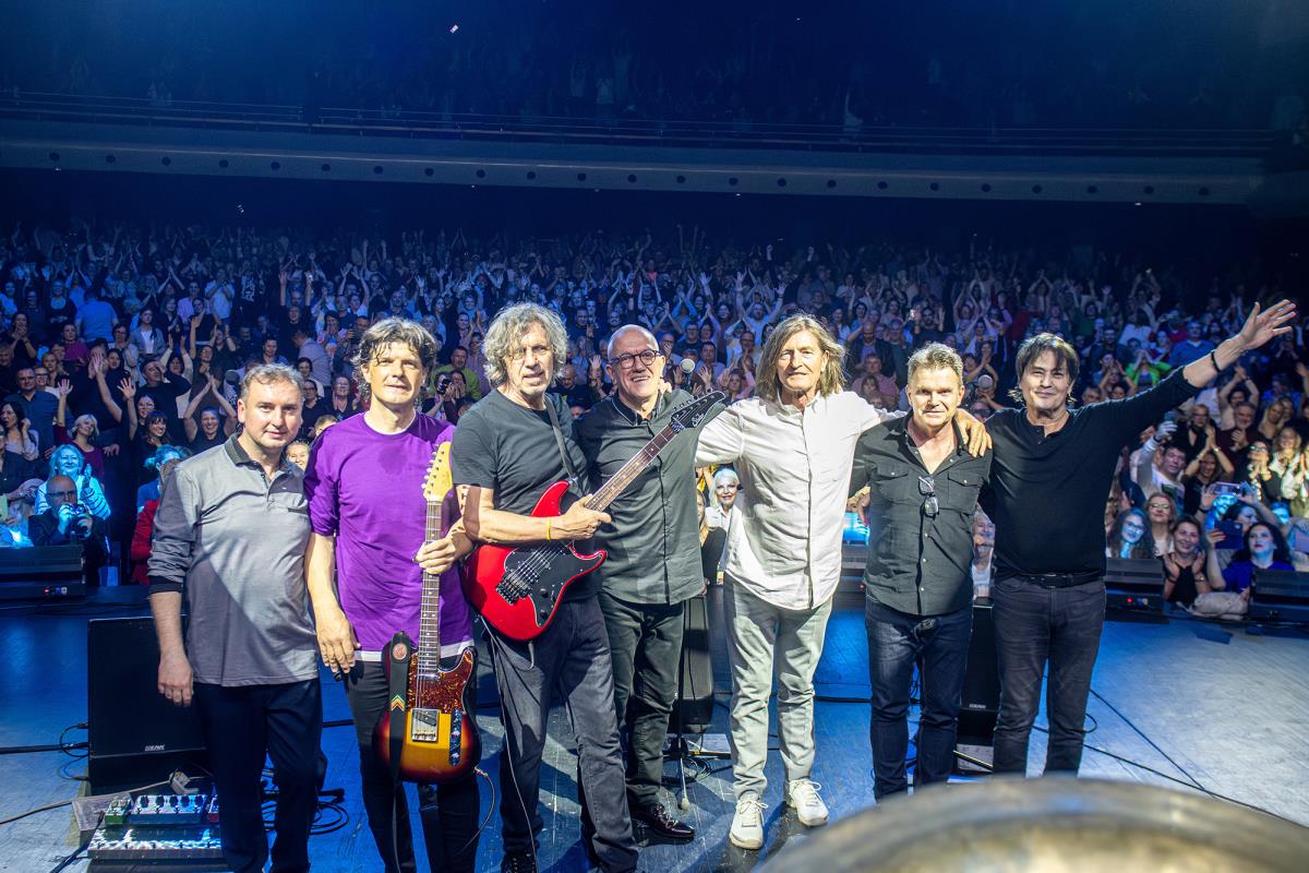 Vlado Kalember i Srebrna krila MTS dvorana 04.04.2025. FOTO Aleksa Stankovic (3).jpg