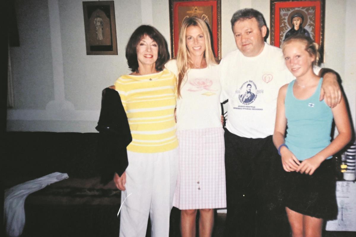 Sa Jelisavetom Karađorđević, njenom ćerkom Katarinom i unukom Indijom.jpeg