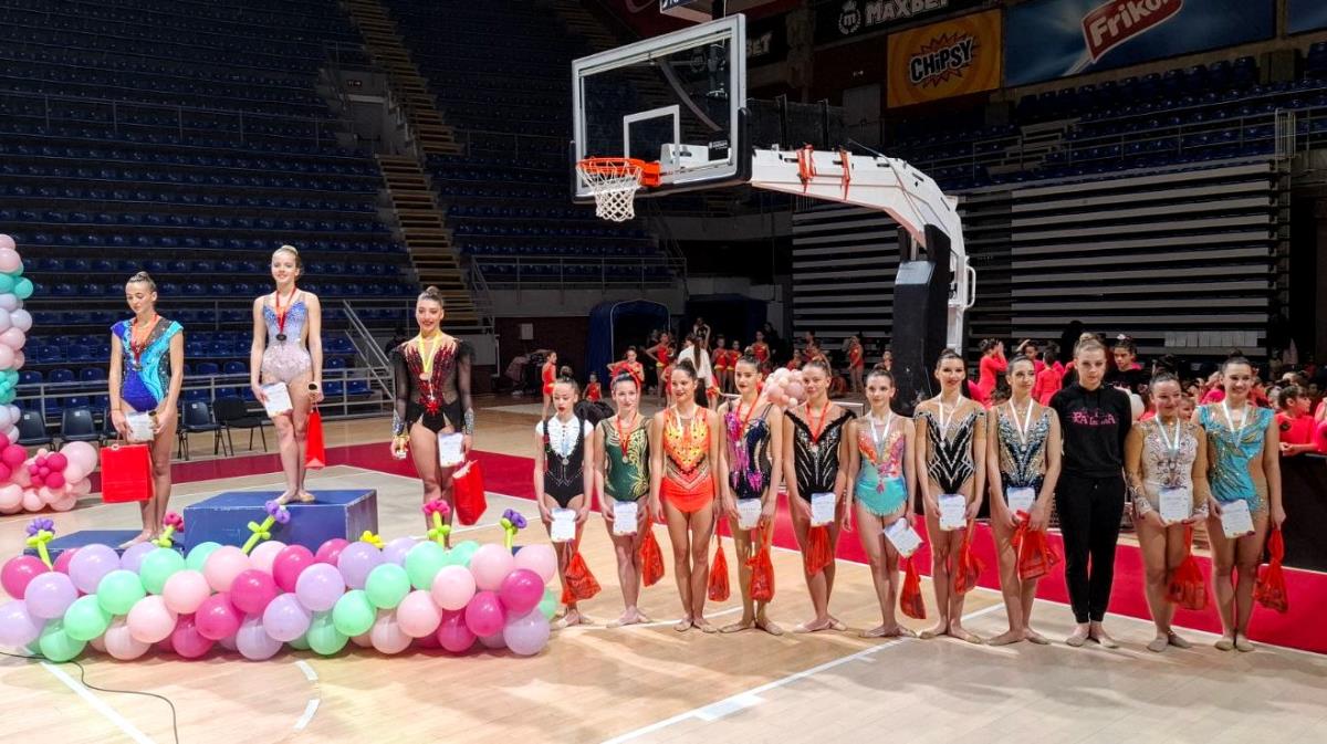 Palilula kup 2025- Lenka Minic u sredini, levo Ruzica Zdravkovic, obe iz Palilule, desno Nina Petrovic (klub TIM) (2).jpg