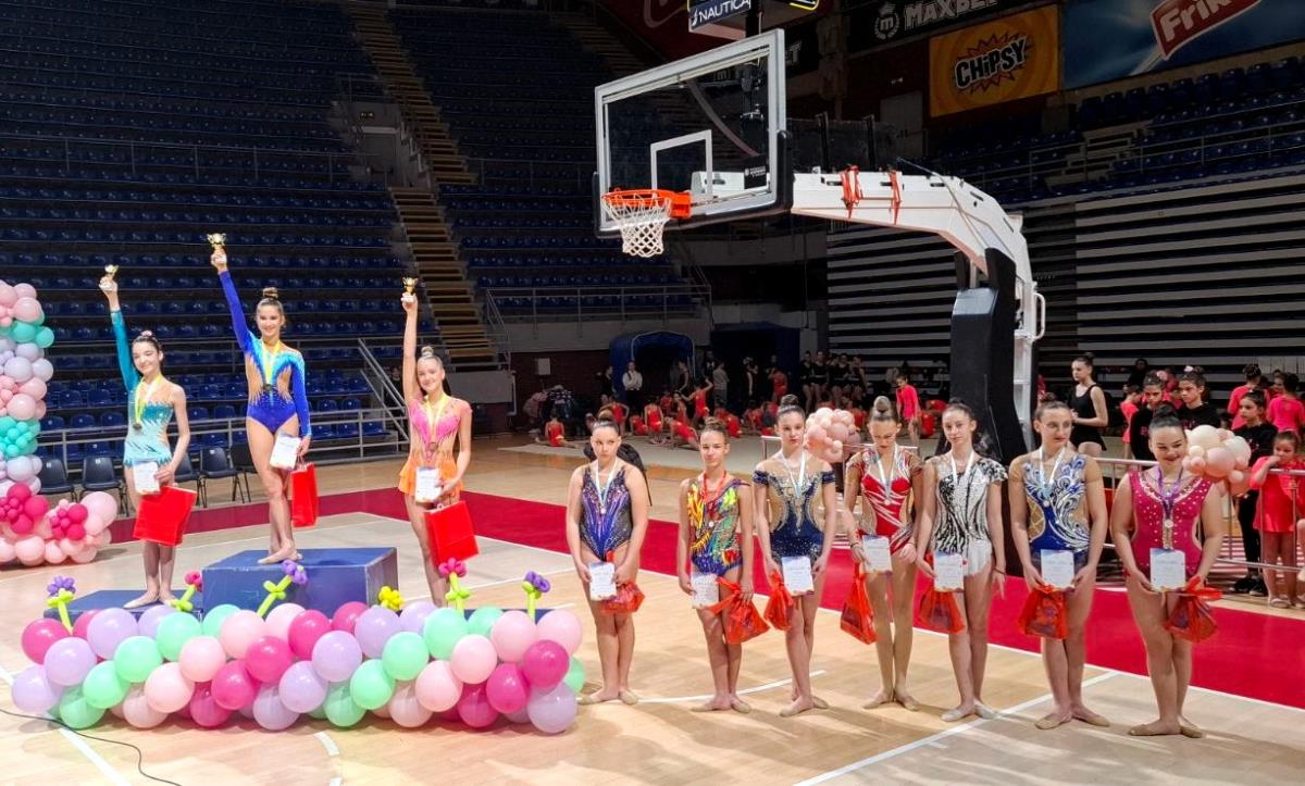 Palilula kup 2025- Mila Lukic u sredini, Dunja Savic levo, Bojana Stankovic desno, iz GD Palilula(2).jpg