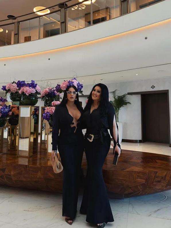 DRAGANA MIRKOVIĆ VOZI AUTO NA VODI