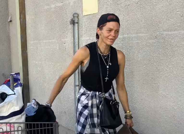 Loni Vilson danas nema zube