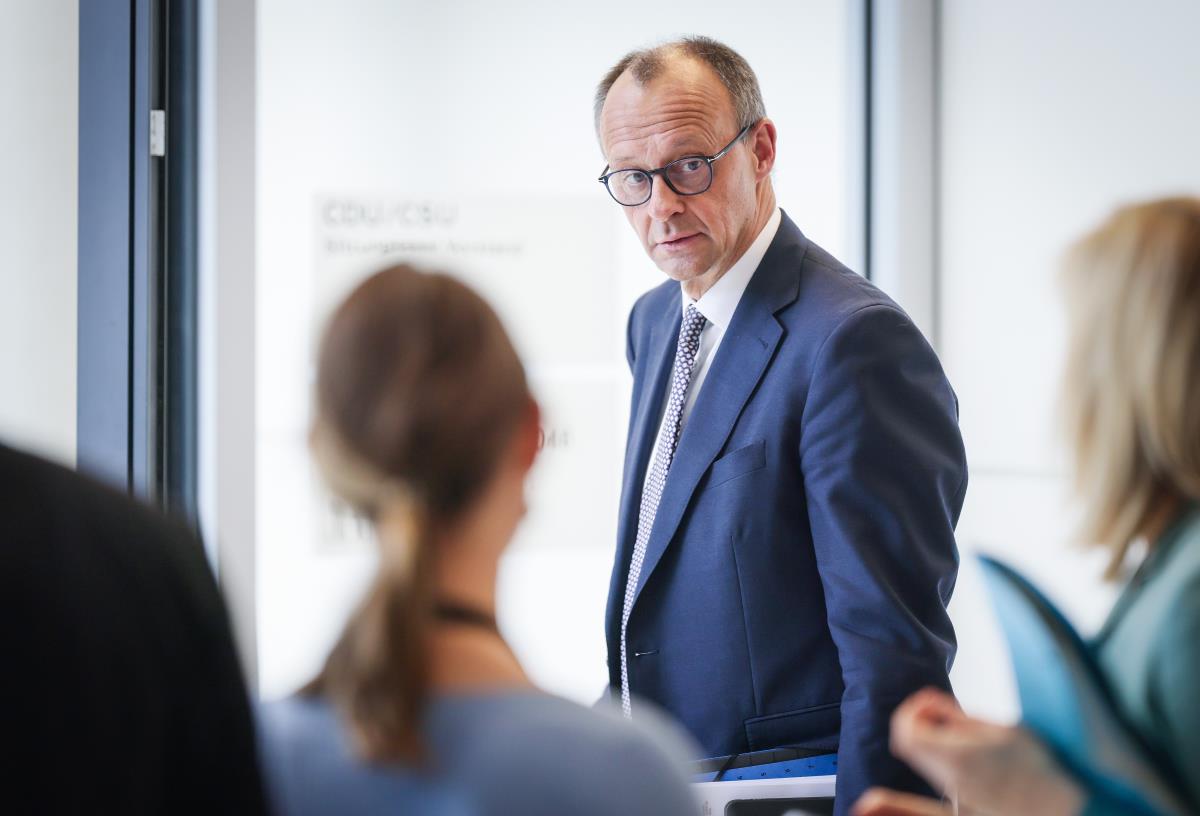 pa EPA Hannibal Hanschke.jpg