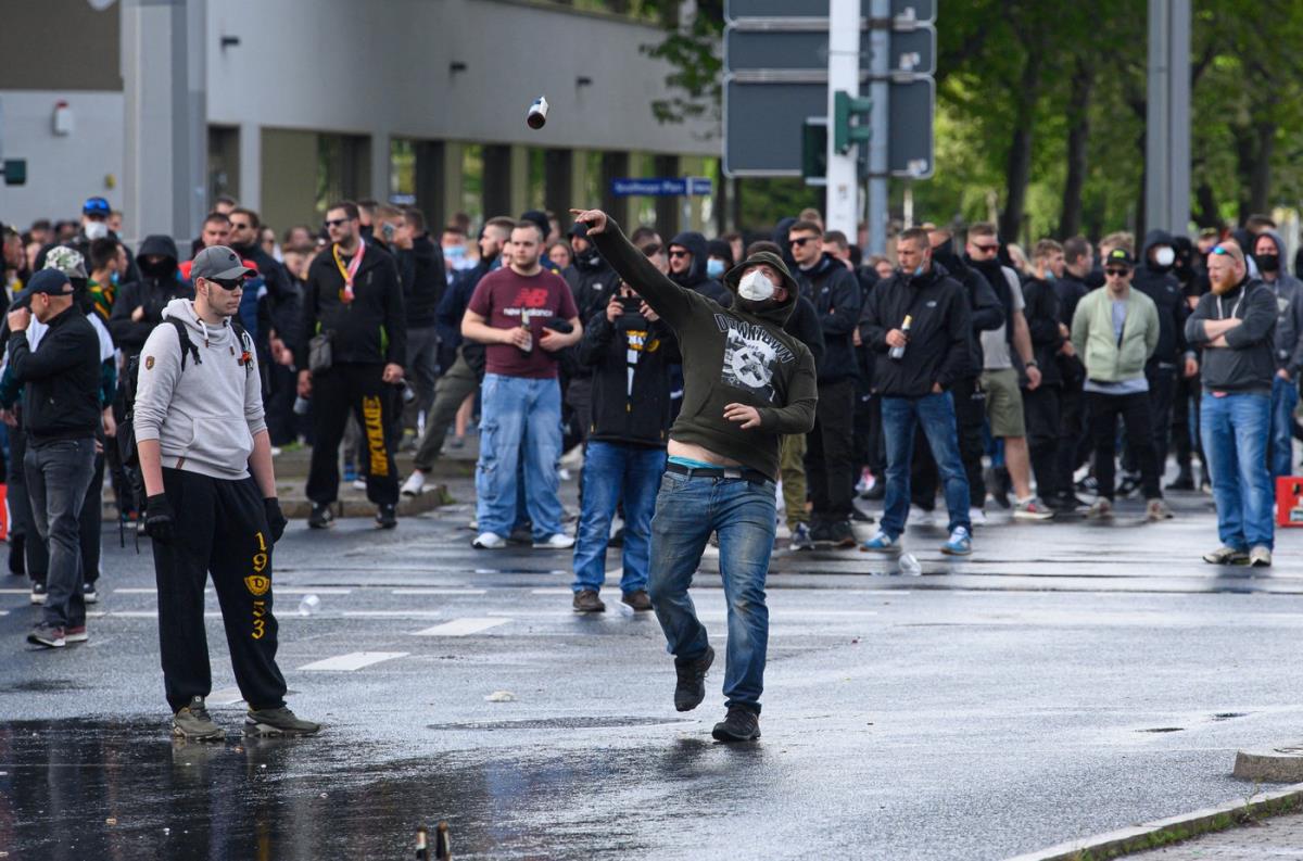 Navijač 45 puta prekršio zakon u 100 minuta