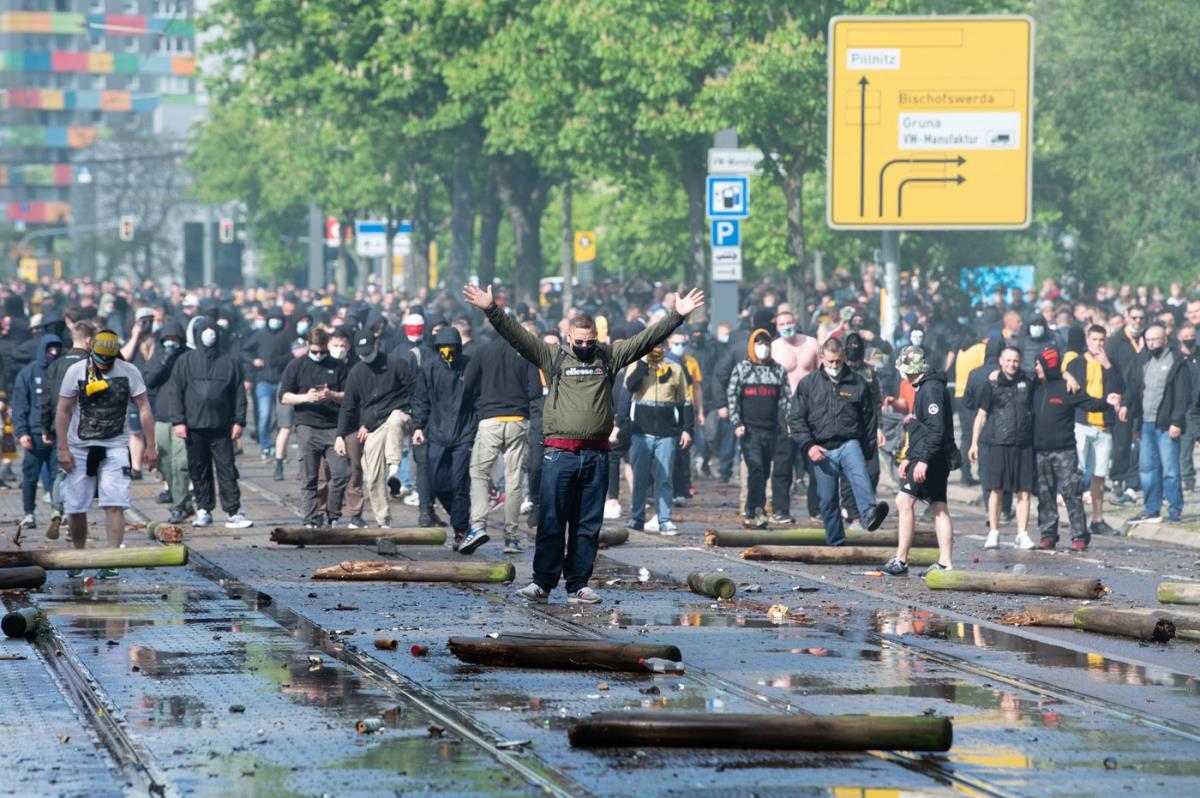 Navijač 45 puta prekršio zakon u 100 minuta