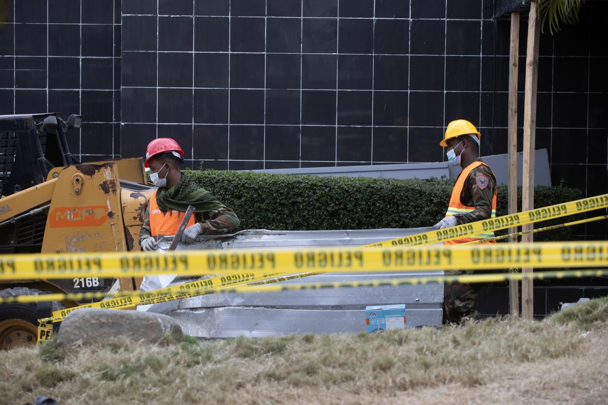 102 EPA Orlando Barria.jpg