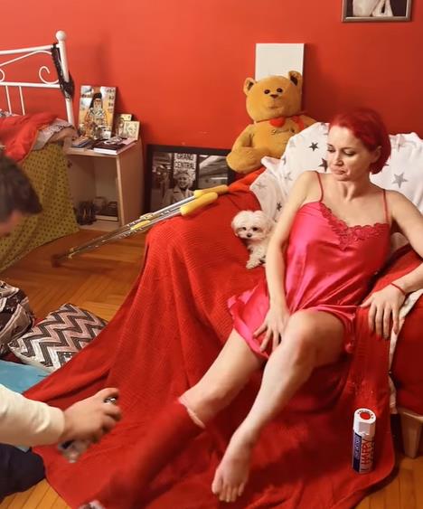 Maja Nikolić prefarbala longetu auto lakom