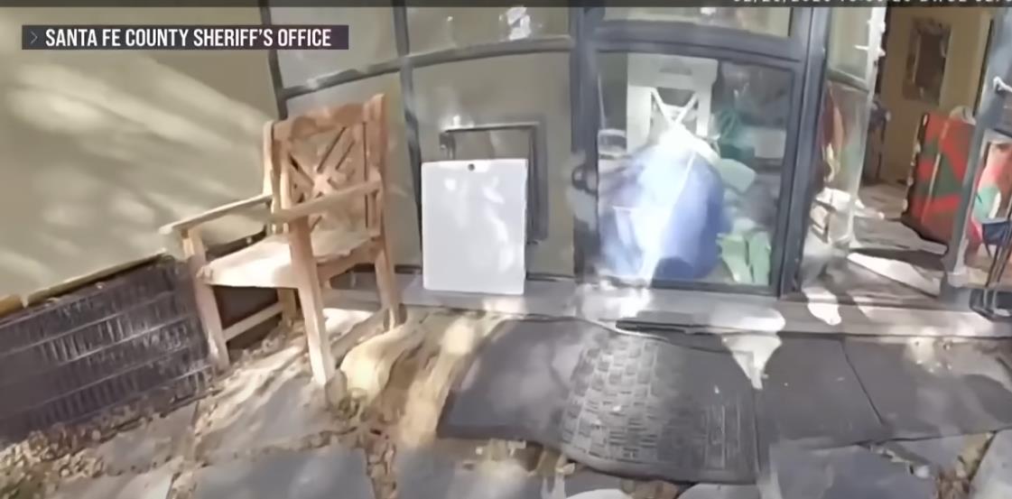 Kuća Džina Hekmana u momentu pronalaska tela 2.png